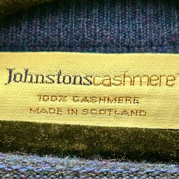 Johnstons of Elgin 100% Cashmere Argyle Sweater | Made in Scotland - Picture 2 of 4